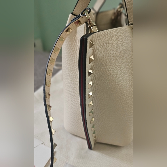 Valentino Garavani Rockstud Small East-West Leather Tote Bag Light Ivory - Picture 11 of 16